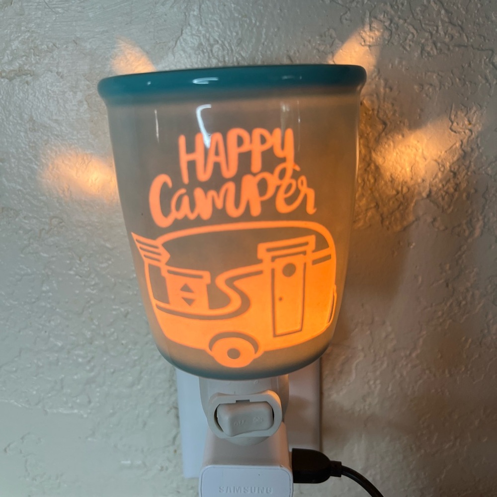 Scentsy Happy Camper Blue and White wall warmer